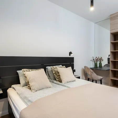 Earthy Elegance Mokotow 바르샤바