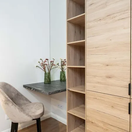 Earthy Elegance Mokotow Balcony&parking